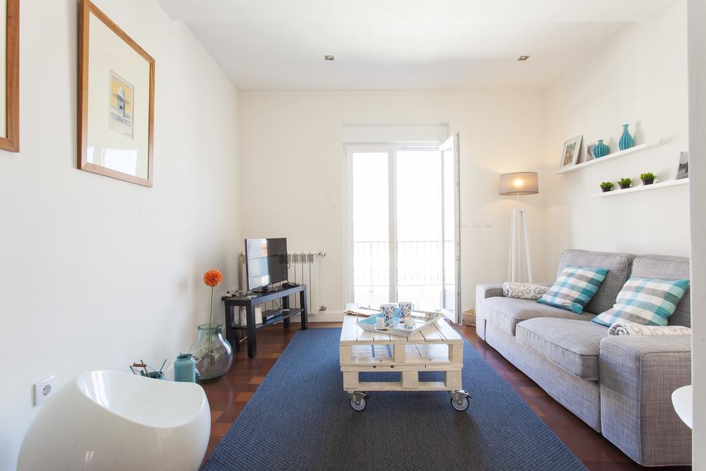 Joivy Joyful 2Br Apt With Terrace Nearby Sao Bento Palace ลิสบอน ห้อง รูปภาพ