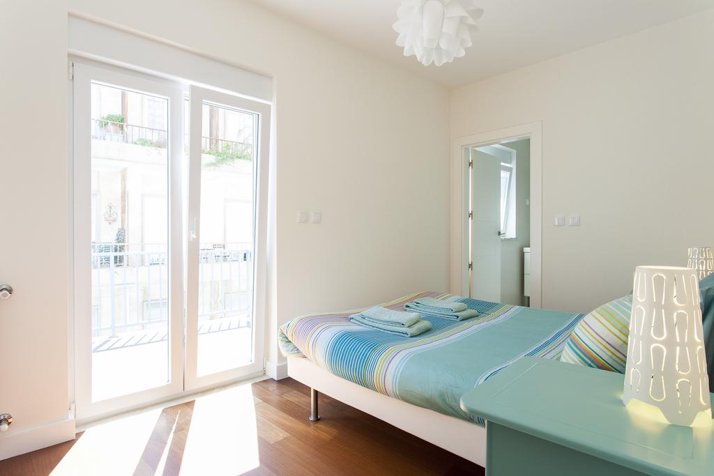 Joivy Joyful 2Br Apt With Terrace Nearby Sao Bento Palace ลิสบอน ภายนอก รูปภาพ